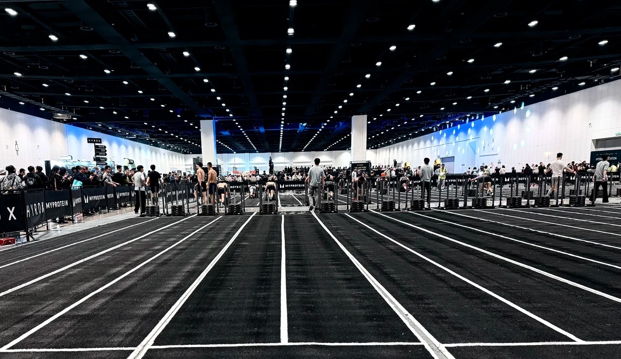 Chcesz poznać HYROX? Kompletny przewodnik po profesjonalnym sprzęcie treningowym