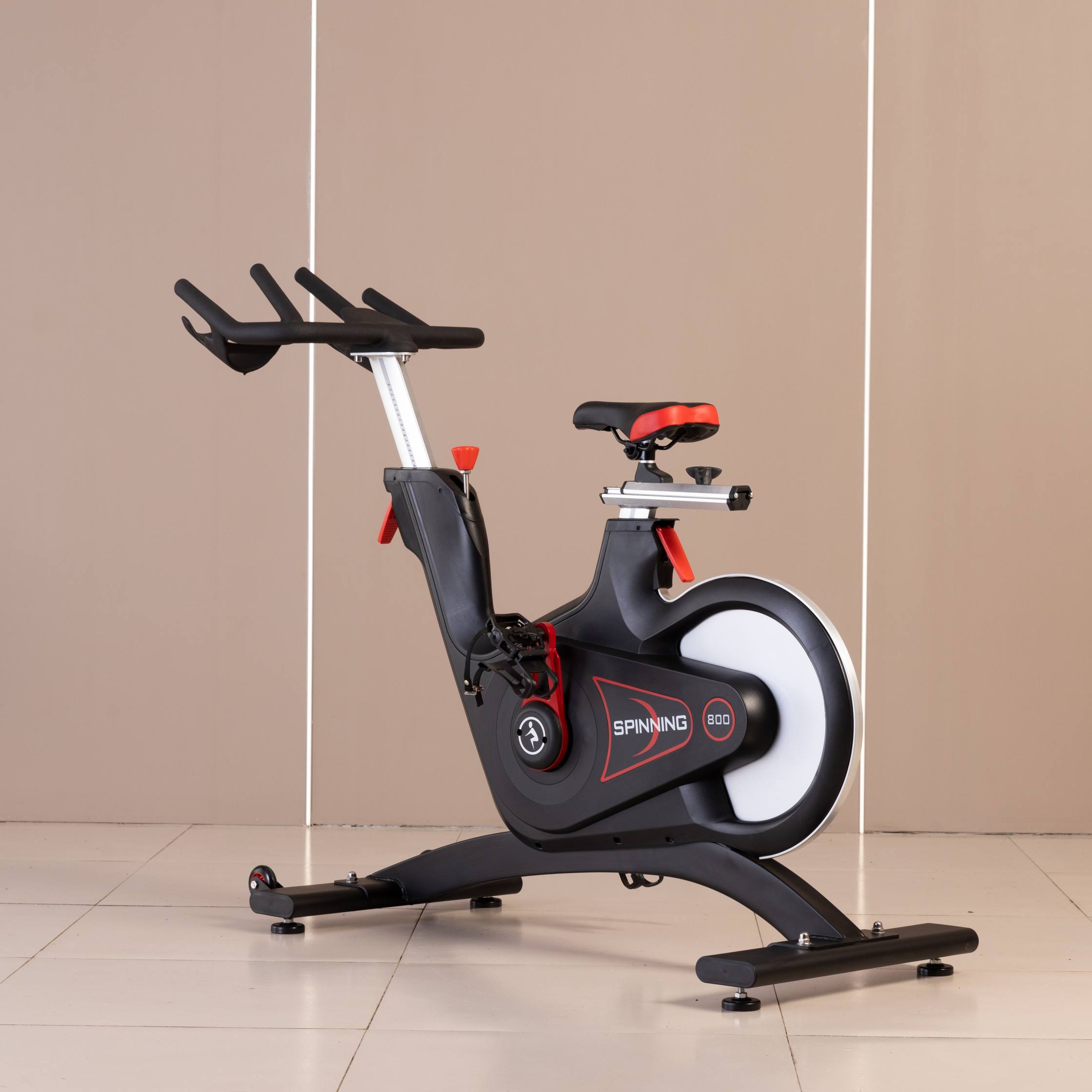 Rower treningowy z oporem magnetycznym do siłowni